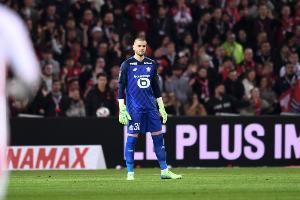 记者：切瓦利耶正在接受巴黎的体检，今天下午签署5年合同