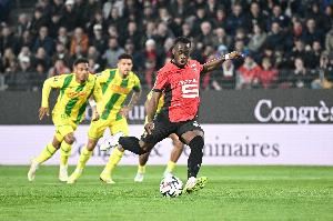 记者：雷恩前锋卡里姆恩多周五抵达英格兰，即将加盟诺丁汉森林