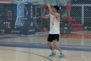 媒体人：张镇麟的身体状态还处于恢复阶段 他进行了投篮加练