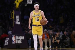 里夫斯：尽管我的投篮表现很挣扎 但队友都鼓励我去做我该做的事