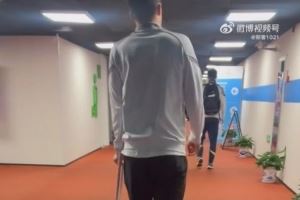 媒体人:泰山队员彭啸本人透露将因伤缺席一个月